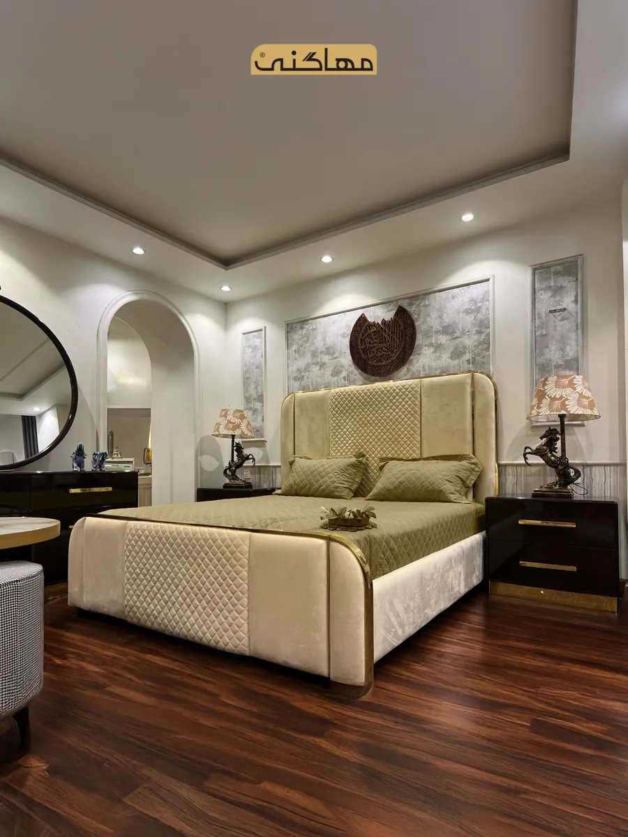 Brass Embrace Bed by Mahogany Furniture